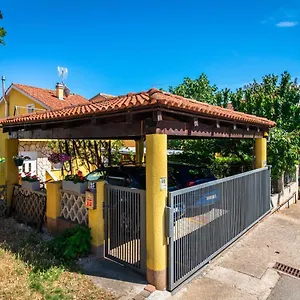 apartmani-grguric.primorje-gorskikotar.com/