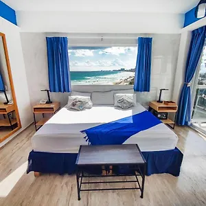 Paradise Beachfront & Nightlife Heart Apartment Cancun